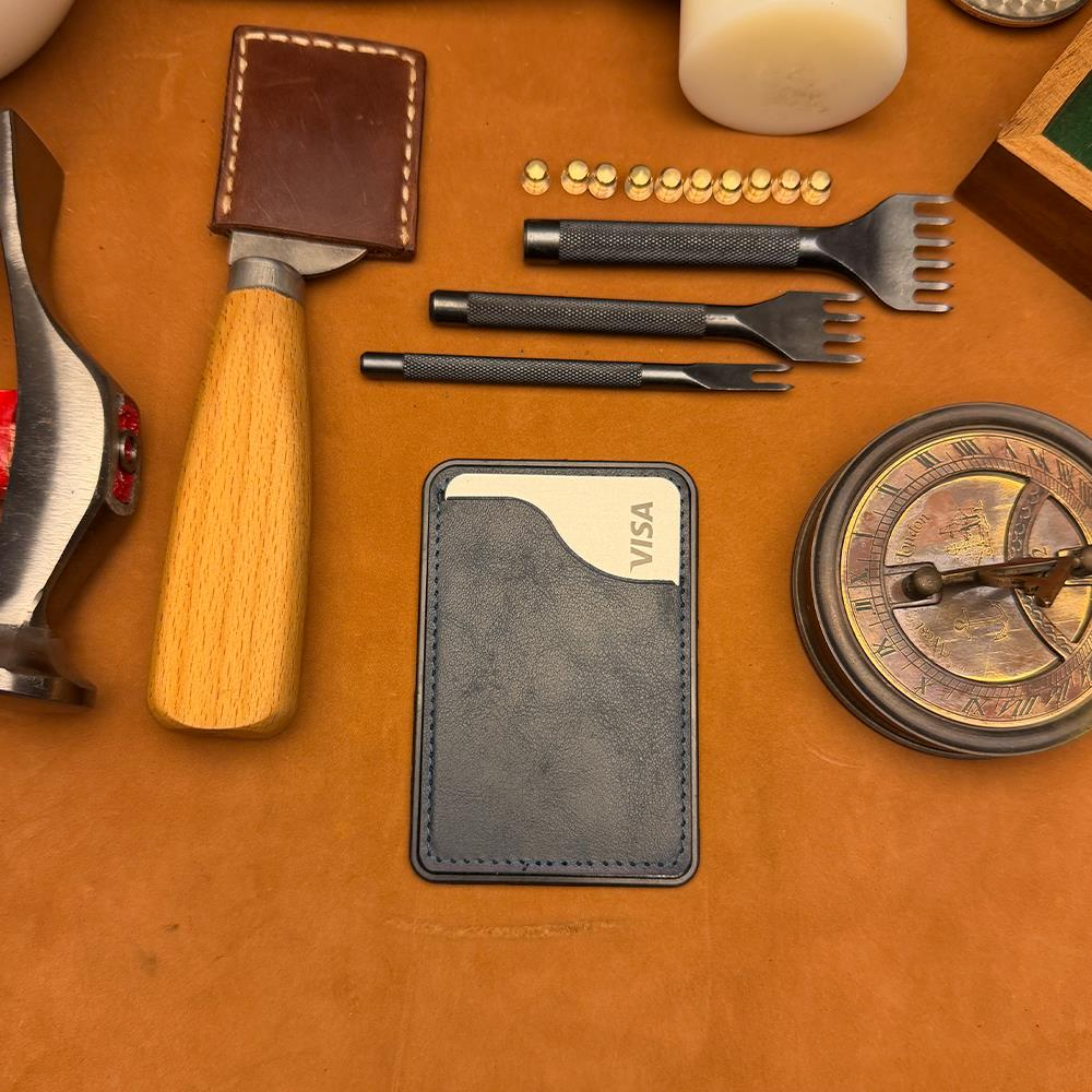 BİDERİ KYBELE HAKİKİ DERİ YAPIŞKANLI KARTLIK LACİVERT