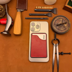 BİDERİ KYBELE HAKİKİ DERİ YAPIŞKANLI KARTLIK KIRMIZI