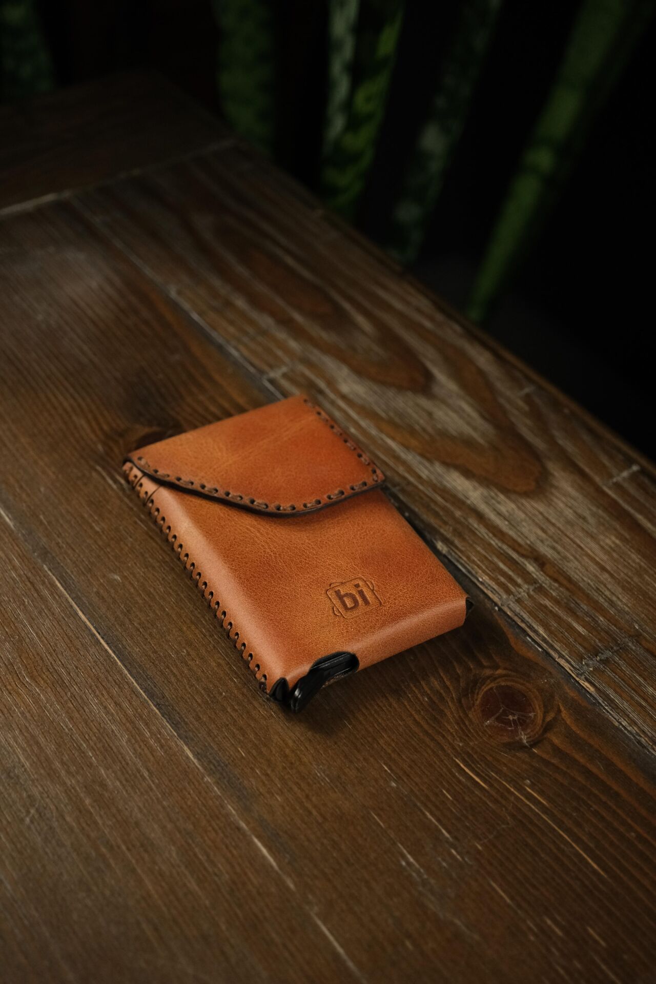 BİDERİ ASPENDOS HAKİKİ DERİ MAGSAFE MEKANİZMALI KARTLIK TABA